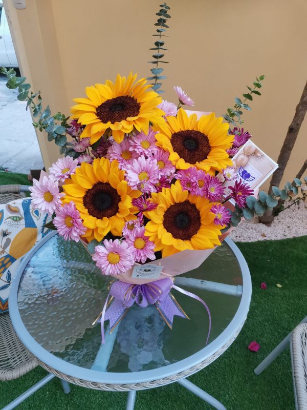 RAMO PARADO DE 4 GIRASOLES Y MARGARITAS